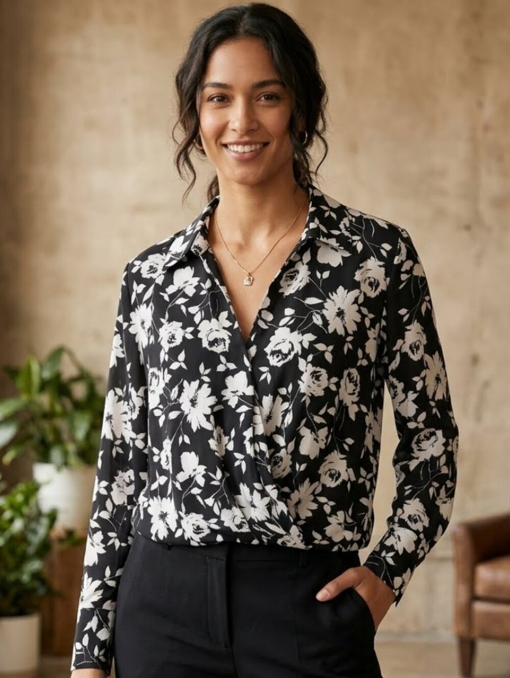 Floral & Ivy Black and White Long Sleeves Pullover blouse size L